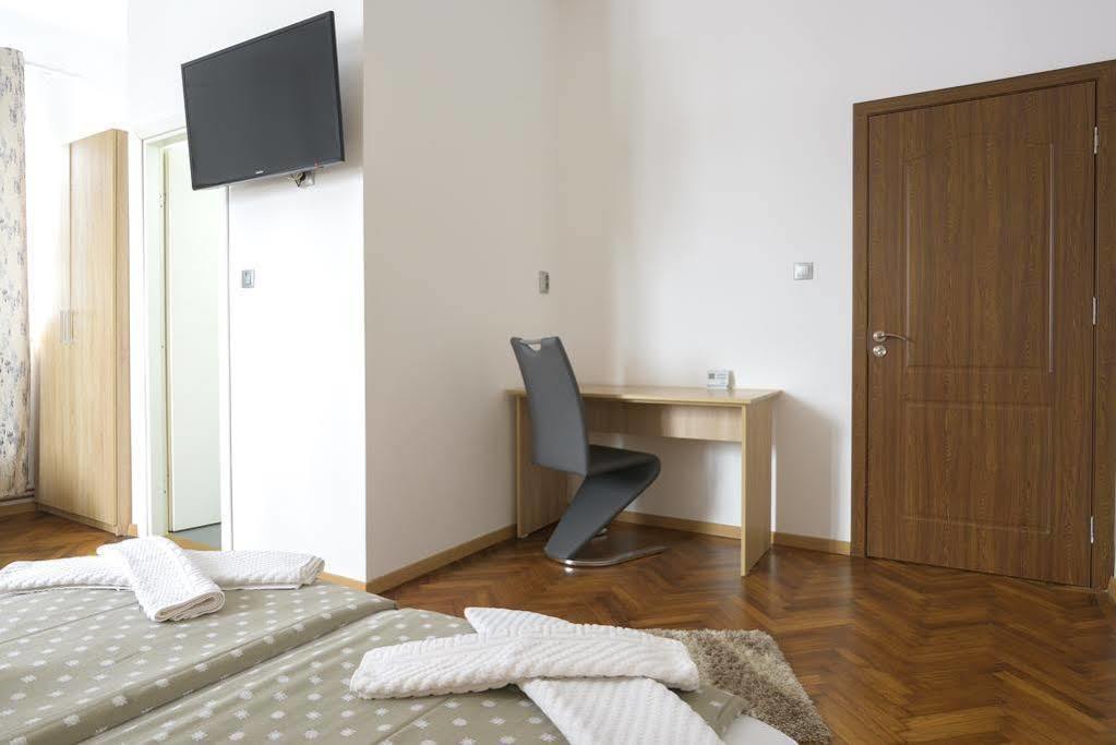 Pension Verona Centru คลูจ-นาโปกา ภายนอก รูปภาพ